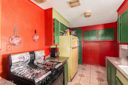 1039 27 Dr, Phoenix AZ 85045-2209 exterior