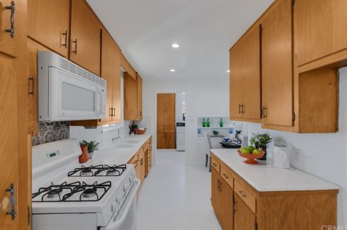 1431 Chalet Ave, Anaheim CA  92802-2146 exterior