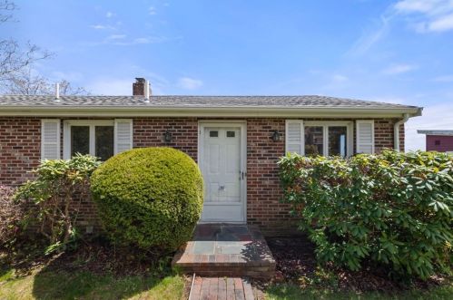 106 Shore Dr, Plymouth MA  02360-1378 exterior