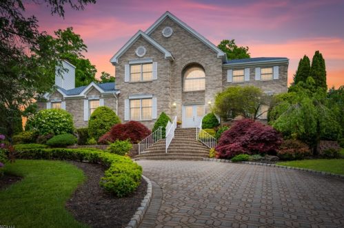 12 Hillside Dr, East Hanover, NJ 07936-3406