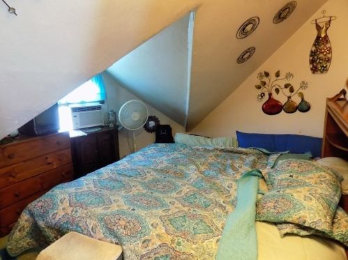 724 Brock Ave, New Bedford MA 02744-2356 exterior