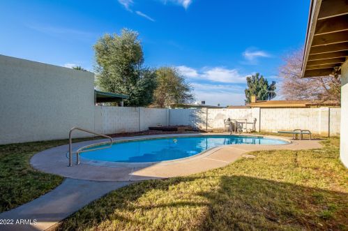 3222 Clinton St, Phoenix AZ 85028-3023 exterior