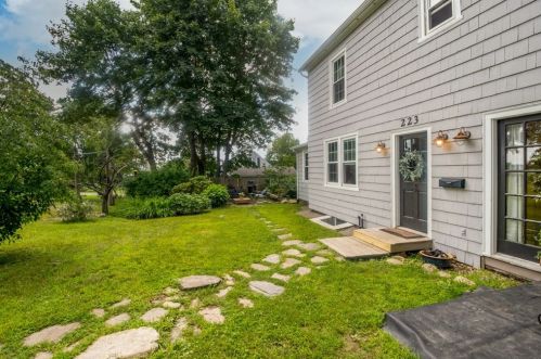 223 Pleasant St, Leicester, MA 01524-1421