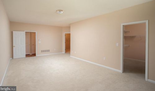 5 Taylor Ct, Columbus NJ  08022-2339 exterior