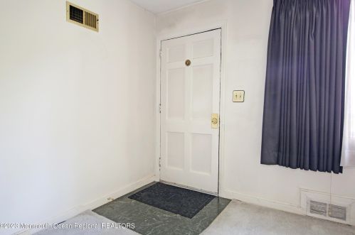 65 Little Silver Pkwy, Little Silver NJ 07739-1118 exterior