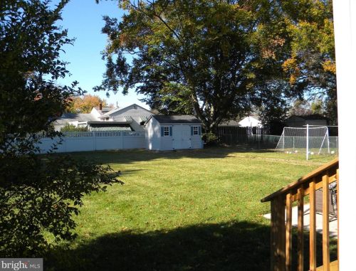 60 Holly Dr, West Deptford NJ  08096-3317 exterior