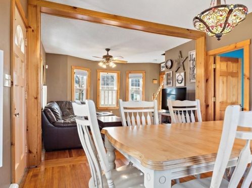 27 Anawan St, Taunton MA 02780-2952 exterior