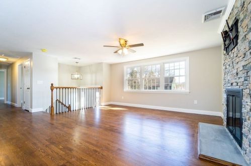 27 Barbara Rd, Taunton MA 02780-2827 exterior