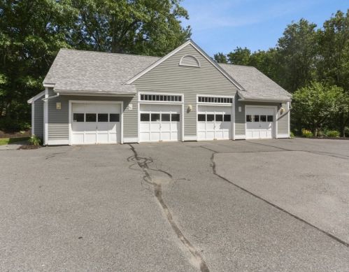 111 Audubon Dr, Acton MA 01720-4258 exterior