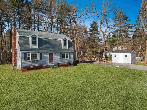 34 Blueberry Cir, Pelham, NH 03076-2806