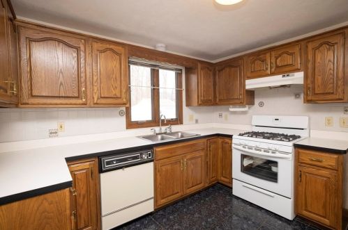 95 Copley Dr, Taunton MA 02780 exterior