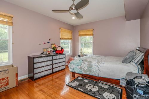 10 Summerhill Ct, Columbus NJ  08022-1970 exterior