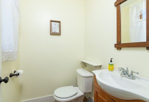 41 Arthur St, Whitman MA 02382-1101 exterior