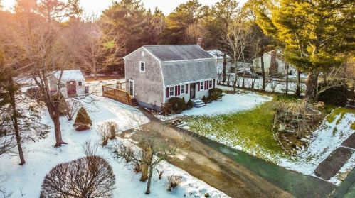 6 Dorothy Dr, Plymouth, MA 02360-6246