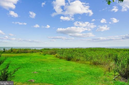 1525 Bay Dr, Shady Side MD exterior