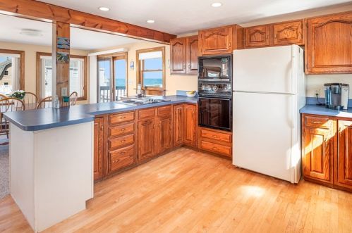 176 Central Ave, Marshfield MA 02047-6149 exterior