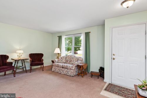 2 Wesley Dr, Carlisle PA 17015-4377 exterior