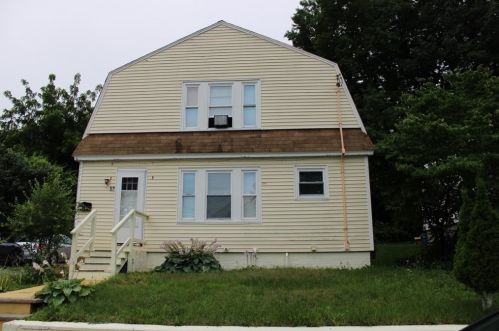 52 Kenneth St, Lawrence, MA 01843-2718
