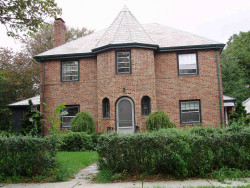 64 Evelyn Rd, Newton, MA 02468-1217