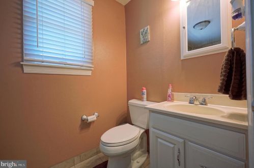 239 Hampshire Dr, West Deptford NJ 08096-4206 exterior