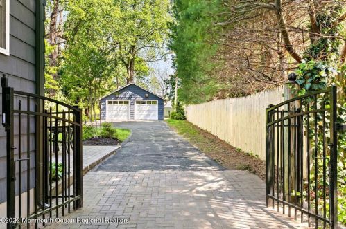 182 Pinckney Rd, Little Silver NJ 07739-1015 exterior