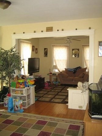 96 Stanton St, Worcester, MA 01605-2863