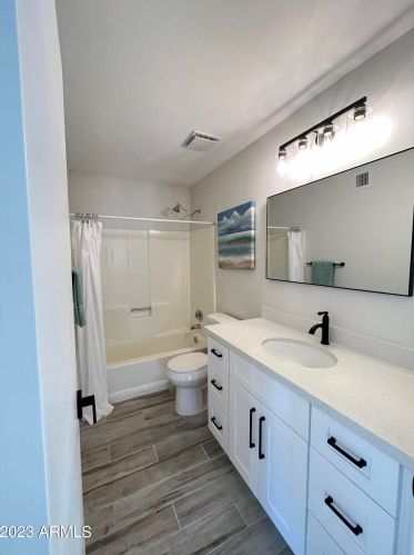 2942 Altadena Ave, Phoenix AZ 85029-3211 exterior