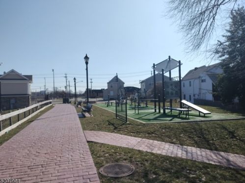 172 Emerson St, Carteret NJ 07008-2923 exterior