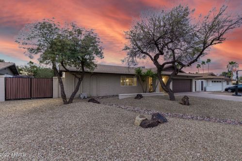 10844 37th Pl, Phoenix, AZ 85028-3411