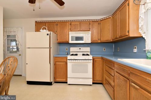 5 Cambridge Ave, Erial NJ 08081-1229 exterior