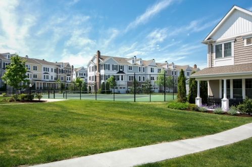 133 Whitaker Ln, Hingham MA 02043-1617 exterior