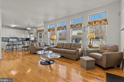 13 Equestrian Dr, Burlington NJ 08016-3065 exterior