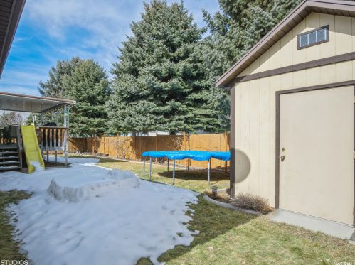 1587 Edgecliff Dr, Sandy UT 84092-4309 exterior