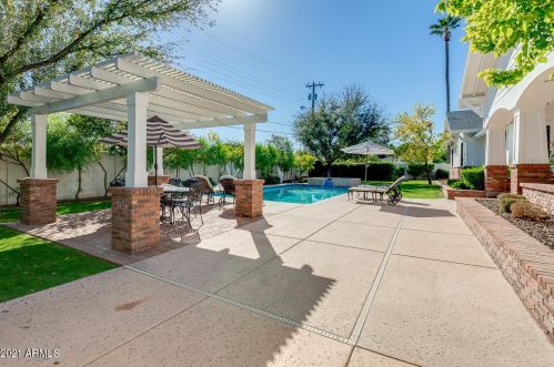 5621 Calle Camelia, Phoenix AZ 85018-4617 exterior