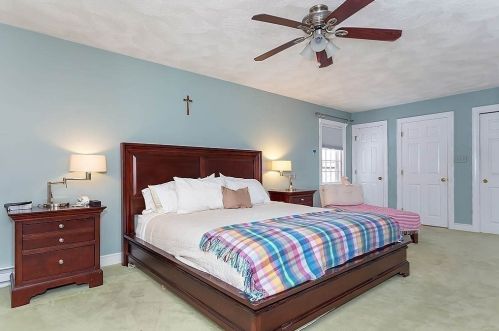 90 Countryside Ln, Milton MA 02186-4435 exterior