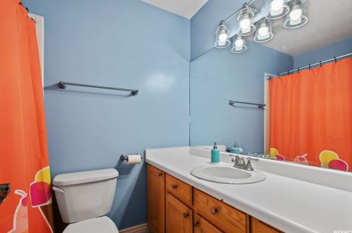 9232 Stone Ridge Cir, Sandy UT 84093-2698 exterior