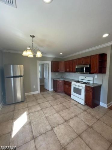 545 Union Ave, Belleville NJ  07109-2215 exterior