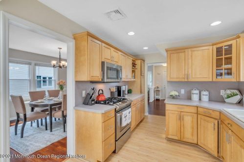 39 Brown Pl, Tinton Falls NJ  07701-2206 exterior