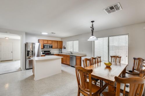 3127 Alta Vista Rd, Phoenix AZ 85041-5211 exterior