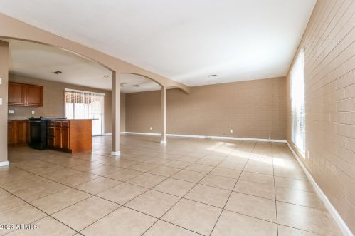 6136 Clarendon Ave, Phoenix AZ  85033-4121 exterior