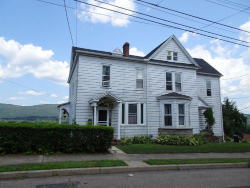 294 State St, West Nanticoke, PA 18634-2304