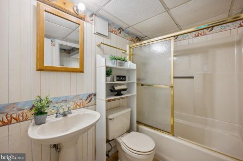 9 Maplewood Ct, West Deptford NJ 08066-2406 exterior