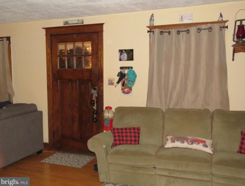 129 Progress Ave, West Deptford NJ 08096-1211 exterior