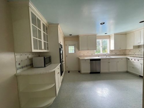 327 Dedham St, Newton MA 02461-2108 exterior