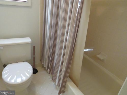 53 Lake View Ter, Columbus NJ  08022-1033 exterior