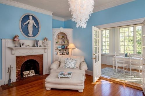 1 Sears Rd, Southborough MA 01772-1101 exterior