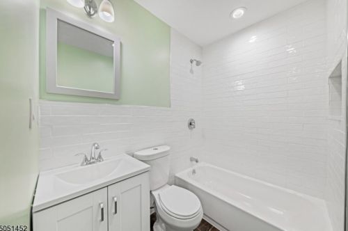 472 Franklin Ave, Belleville NJ  07109-1543 exterior