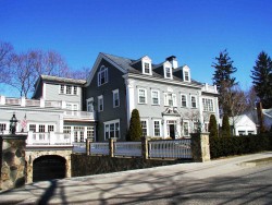95 Temple St, Newton, MA 02465-2306