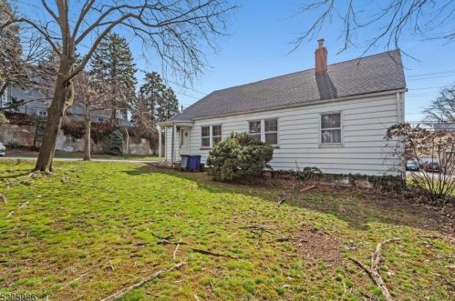 412 Greylock Pkwy, Belleville NJ 07109-2761 exterior