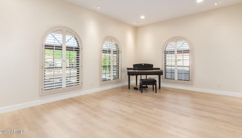 3835 Ahwatukee Dr, Phoenix AZ 85044-2033 exterior